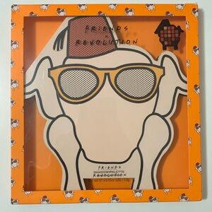 FRIENDS x REVOLUTION makeup palette